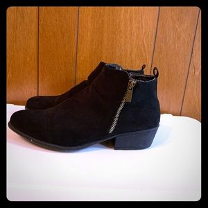 Women’s Black ankle Booties (size 10)